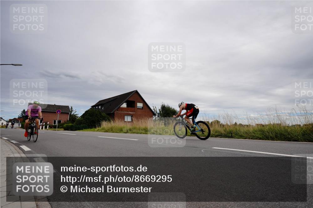 31.08.2025 - Elbe Triathlon Hamburg Michael Burmester http://msf.ph/oto/8669295 31.08.2025 14:14:09 Radfahren 142, 154 meine-sportfotos.de