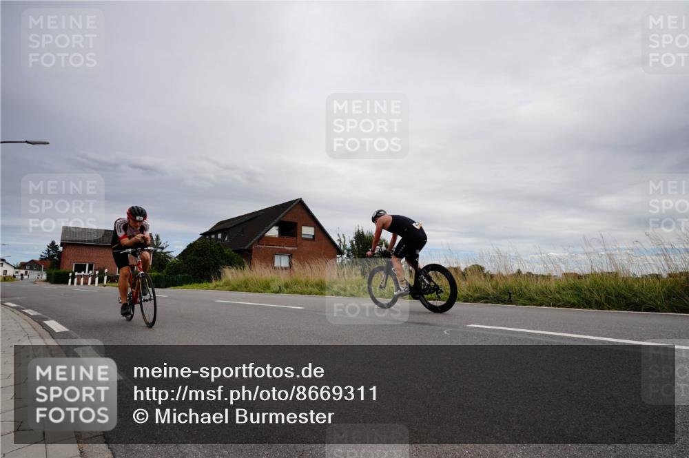31.08.2025 - Elbe Triathlon Hamburg Michael Burmester http://msf.ph/oto/8669311 31.08.2025 14:14:33 Radfahren  meine-sportfotos.de
