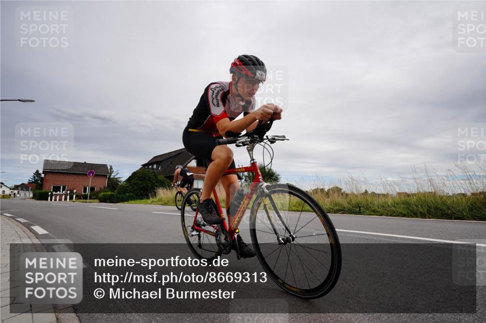 31.08.2025 - Elbe Triathlon Hamburg Michael Burmester http://msf.ph/oto/8669313 31.08.2025 14:14:33 Radfahren  meine-sportfotos.de