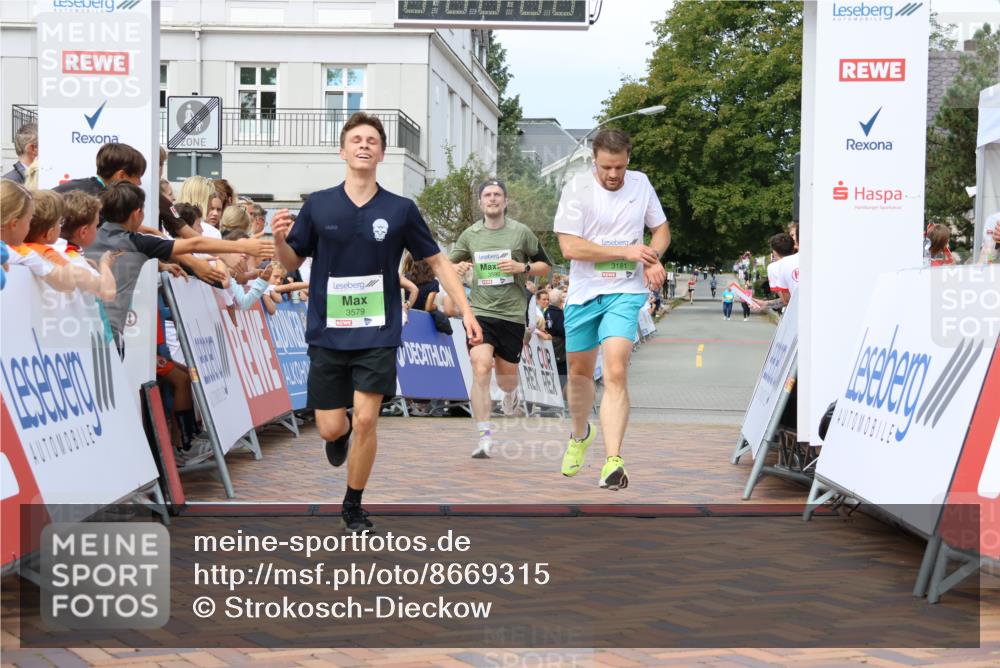 31.08.2025 - 21. Blankeneser Heldenlauf Strokosch-Dieckow http://msf.ph/oto/8669315 31.08.2025 10:55:26 Ziel 3579, 3590, 3181 meine-sportfotos.de