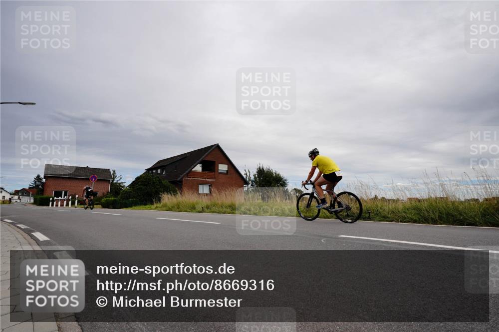 31.08.2025 - Elbe Triathlon Hamburg Michael Burmester http://msf.ph/oto/8669316 31.08.2025 14:14:34 Radfahren  meine-sportfotos.de