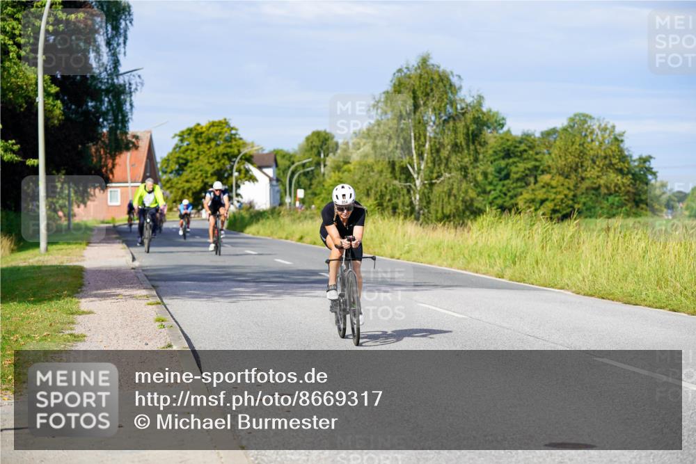 31.08.2025 - Elbe Triathlon Hamburg Michael Burmester http://msf.ph/oto/8669317 31.08.2025 09:52:13 Radfahren 297, 642, 703, 747, 854, 895 meine-sportfotos.de