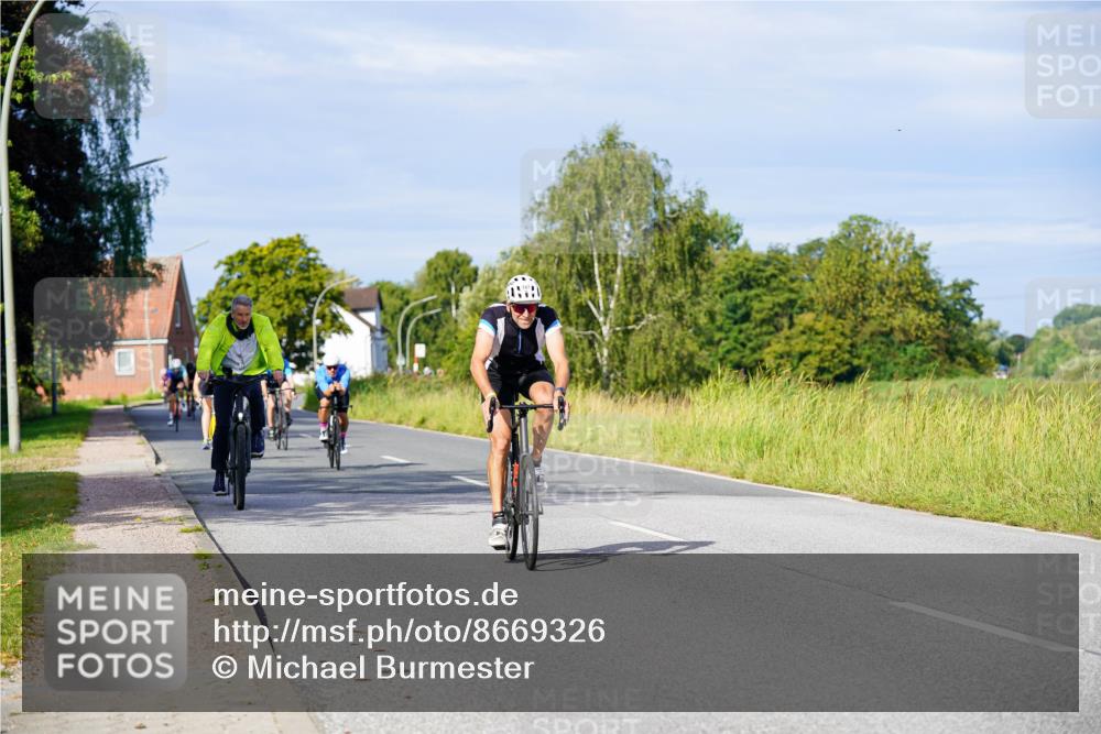 31.08.2025 - Elbe Triathlon Hamburg Michael Burmester http://msf.ph/oto/8669326 31.08.2025 09:52:16 Radfahren 297, 517, 642, 703, 747, 854, 895 meine-sportfotos.de