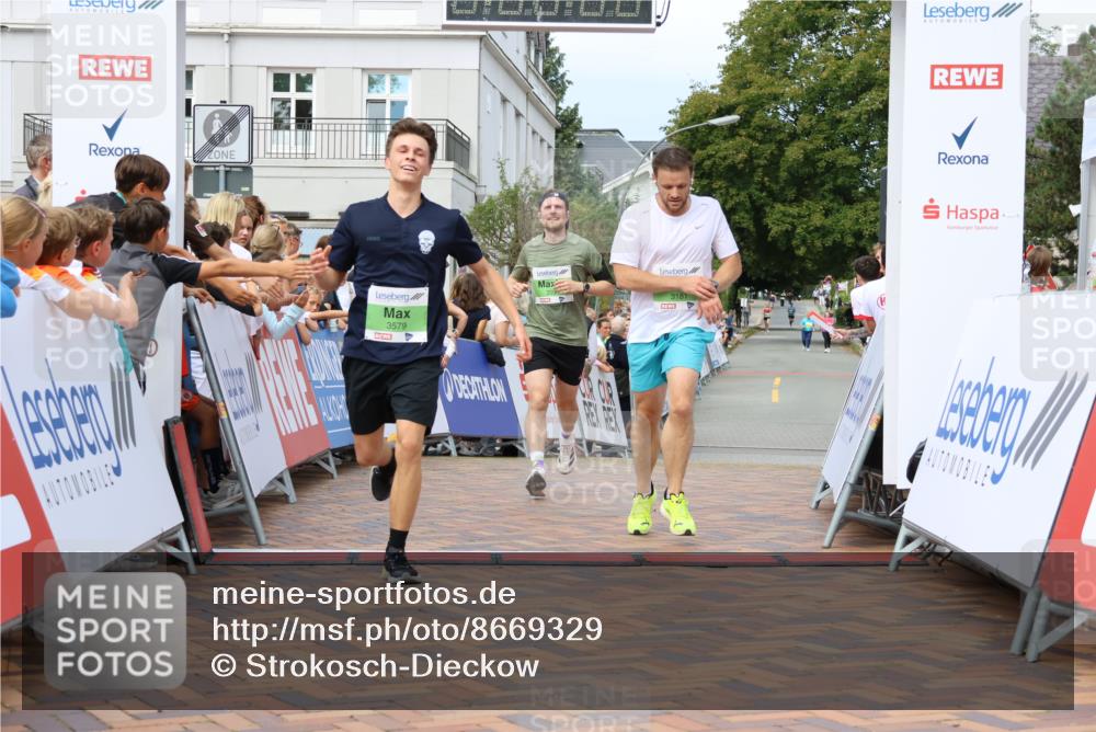 31.08.2025 - 21. Blankeneser Heldenlauf Strokosch-Dieckow http://msf.ph/oto/8669329 31.08.2025 10:55:26 Ziel 3579, 3590, 3181 meine-sportfotos.de