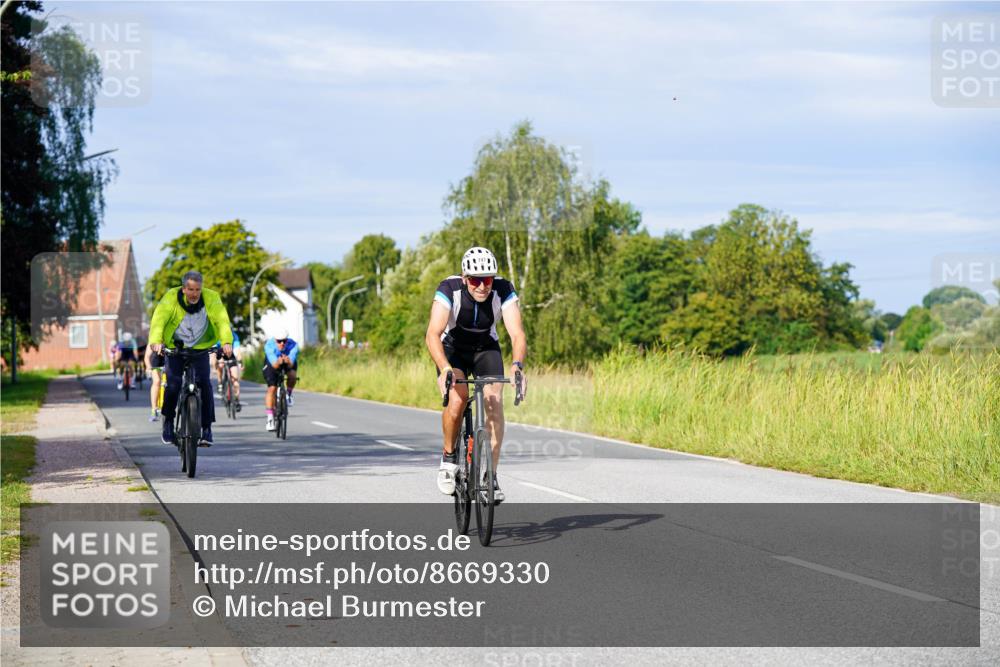 31.08.2025 - Elbe Triathlon Hamburg Michael Burmester http://msf.ph/oto/8669330 31.08.2025 09:52:16 Radfahren 297, 517, 642, 703, 747, 854, 895 meine-sportfotos.de