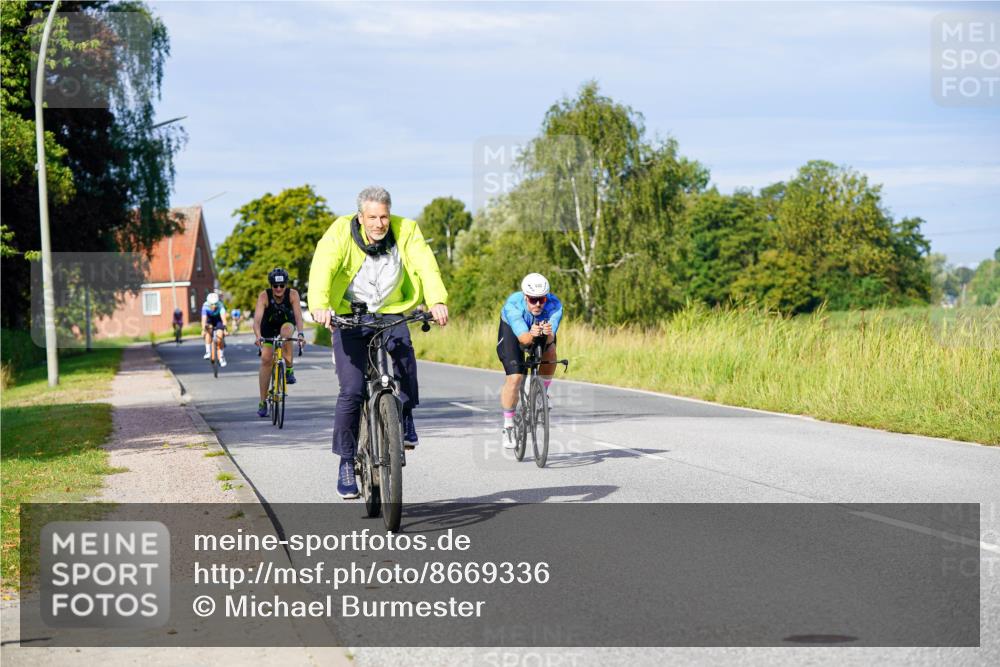 31.08.2025 - Elbe Triathlon Hamburg Michael Burmester http://msf.ph/oto/8669336 31.08.2025 09:52:17 Radfahren 297, 386, 517, 642, 703, 747, 895 meine-sportfotos.de
