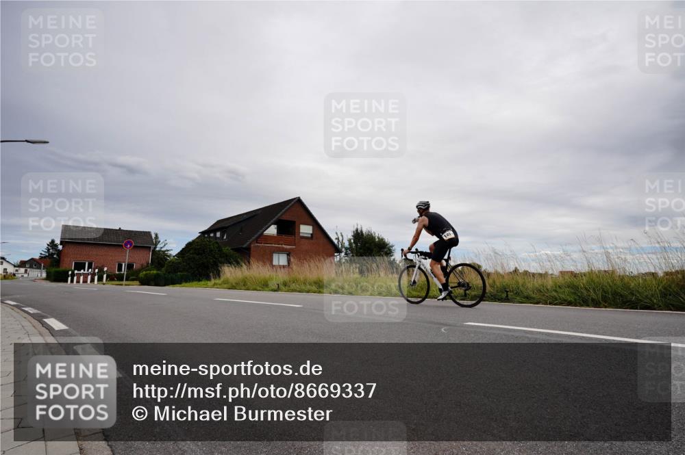 31.08.2025 - Elbe Triathlon Hamburg Michael Burmester http://msf.ph/oto/8669337 31.08.2025 14:15:07 Radfahren  meine-sportfotos.de