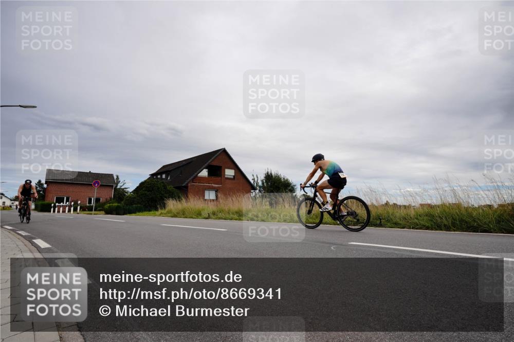 31.08.2025 - Elbe Triathlon Hamburg Michael Burmester http://msf.ph/oto/8669341 31.08.2025 14:15:11 Radfahren  meine-sportfotos.de