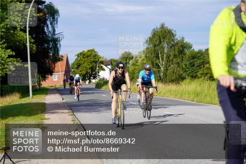 31.08.2025 - Elbe Triathlon Hamburg Michael Burmester http://msf.ph/oto/8669342 31.08.2025 09:52:19 Radfahren 297, 386, 517, 642, 703, 747, 895 meine-sportfotos.de