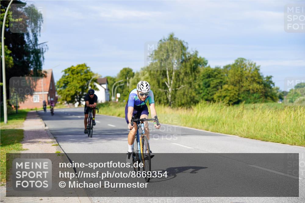 31.08.2025 - Elbe Triathlon Hamburg Michael Burmester http://msf.ph/oto/8669354 31.08.2025 09:52:22 Radfahren 297, 386, 517, 703, 895 meine-sportfotos.de
