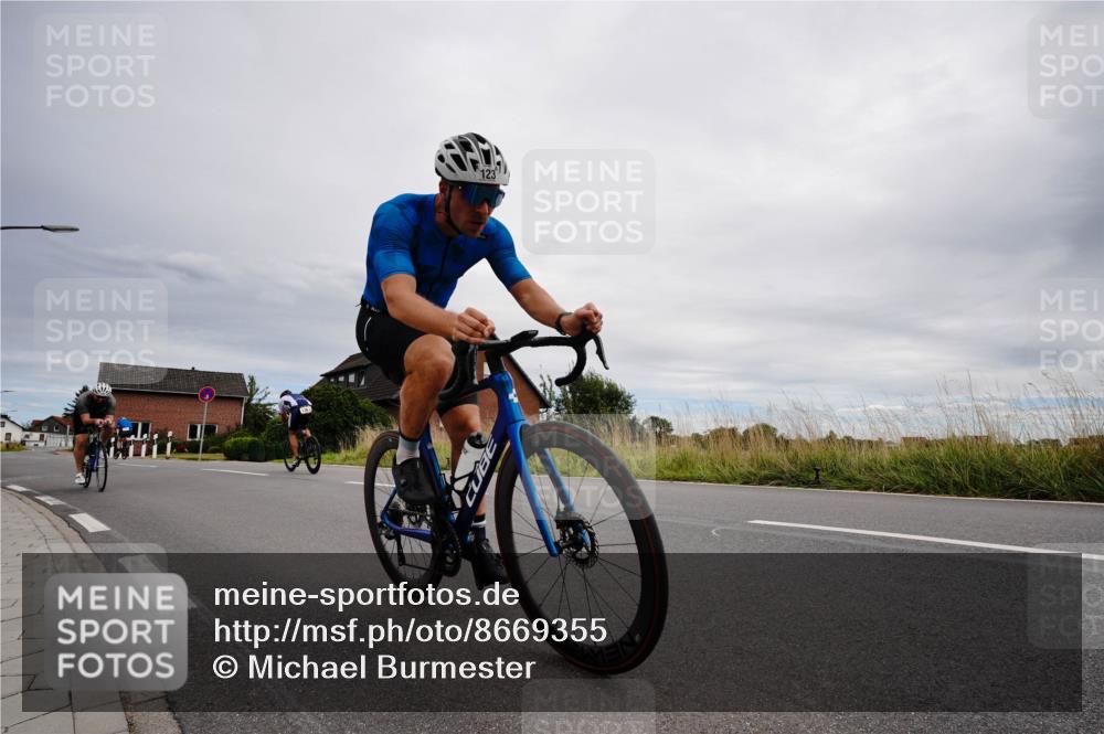 31.08.2025 - Elbe Triathlon Hamburg Michael Burmester http://msf.ph/oto/8669355 31.08.2025 14:15:27 Radfahren 135, 136, 147 meine-sportfotos.de