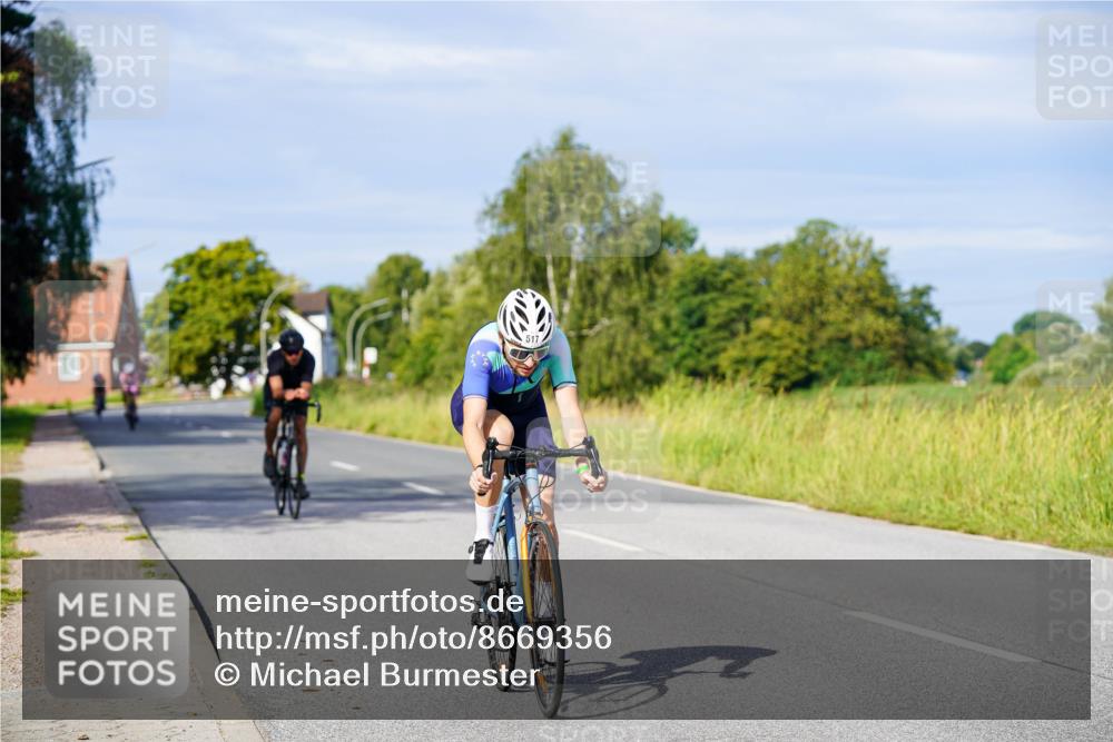 31.08.2025 - Elbe Triathlon Hamburg Michael Burmester http://msf.ph/oto/8669356 31.08.2025 09:52:22 Radfahren 297, 386, 517, 703, 895 meine-sportfotos.de