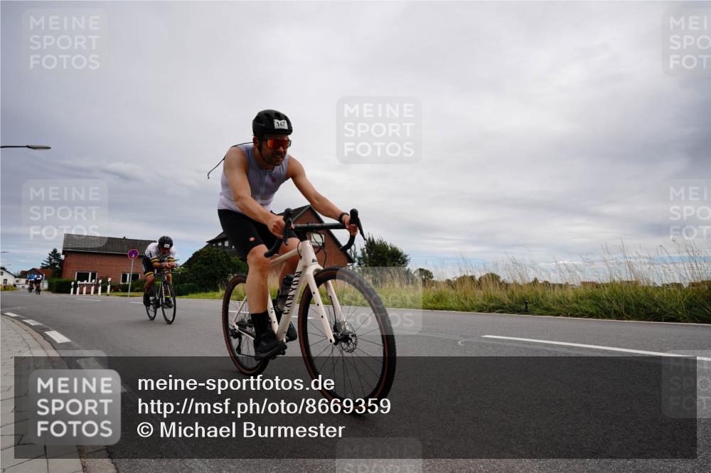 31.08.2025 - Elbe Triathlon Hamburg Michael Burmester http://msf.ph/oto/8669359 31.08.2025 14:15:29 Radfahren 135, 147 meine-sportfotos.de