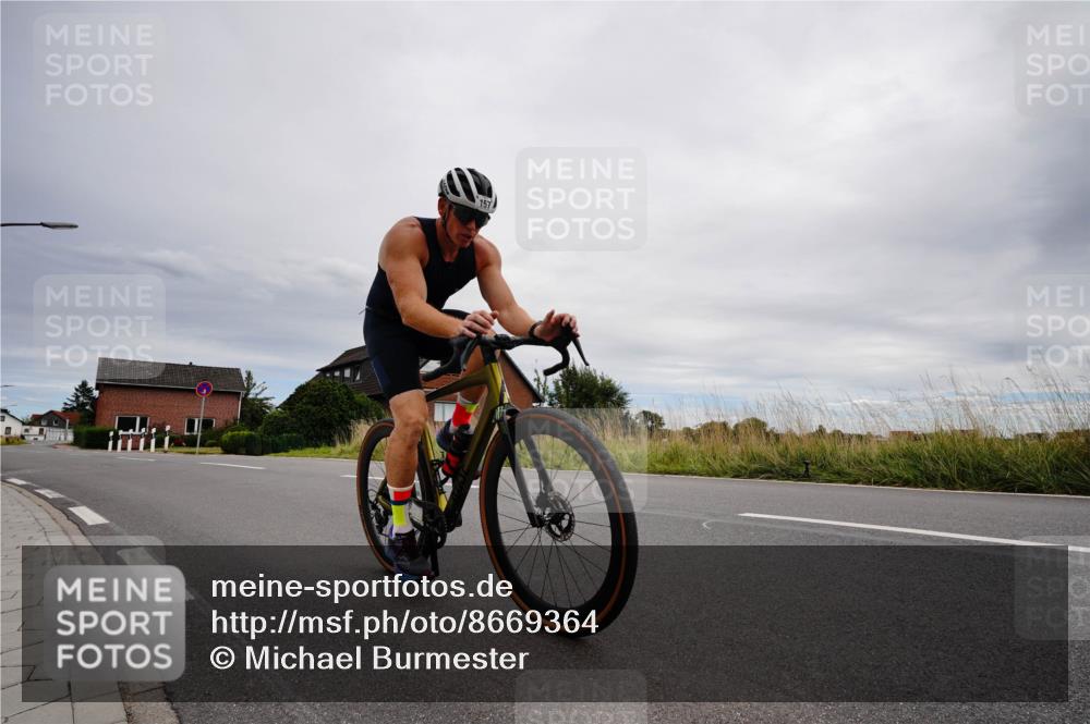 31.08.2025 - Elbe Triathlon Hamburg Michael Burmester http://msf.ph/oto/8669364 31.08.2025 14:15:51 Radfahren 157 meine-sportfotos.de