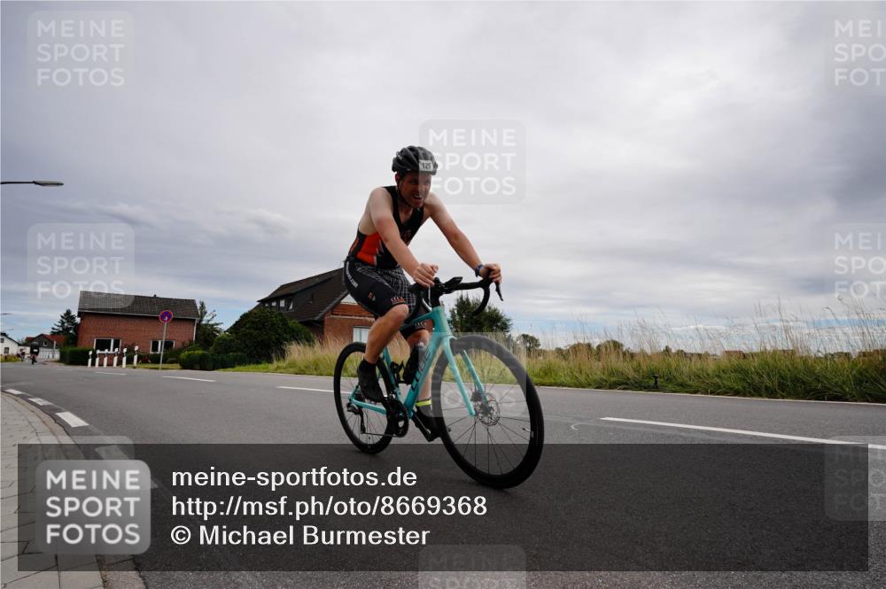 31.08.2025 - Elbe Triathlon Hamburg Michael Burmester http://msf.ph/oto/8669368 31.08.2025 14:16:08 Radfahren 122, 129 meine-sportfotos.de