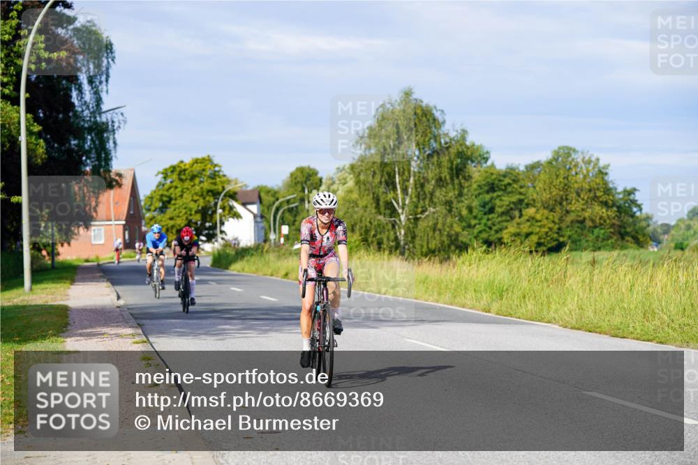 31.08.2025 - Elbe Triathlon Hamburg Michael Burmester http://msf.ph/oto/8669369 31.08.2025 09:52:30 Radfahren 327, 575, 789 meine-sportfotos.de