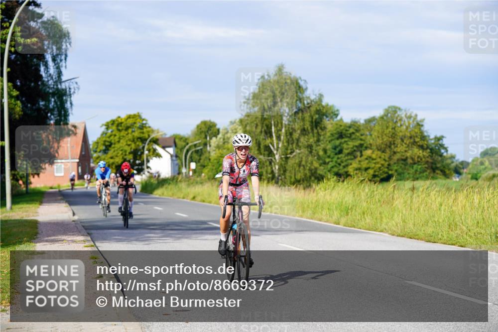 31.08.2025 - Elbe Triathlon Hamburg Michael Burmester http://msf.ph/oto/8669372 31.08.2025 09:52:30 Radfahren 327, 575, 789 meine-sportfotos.de