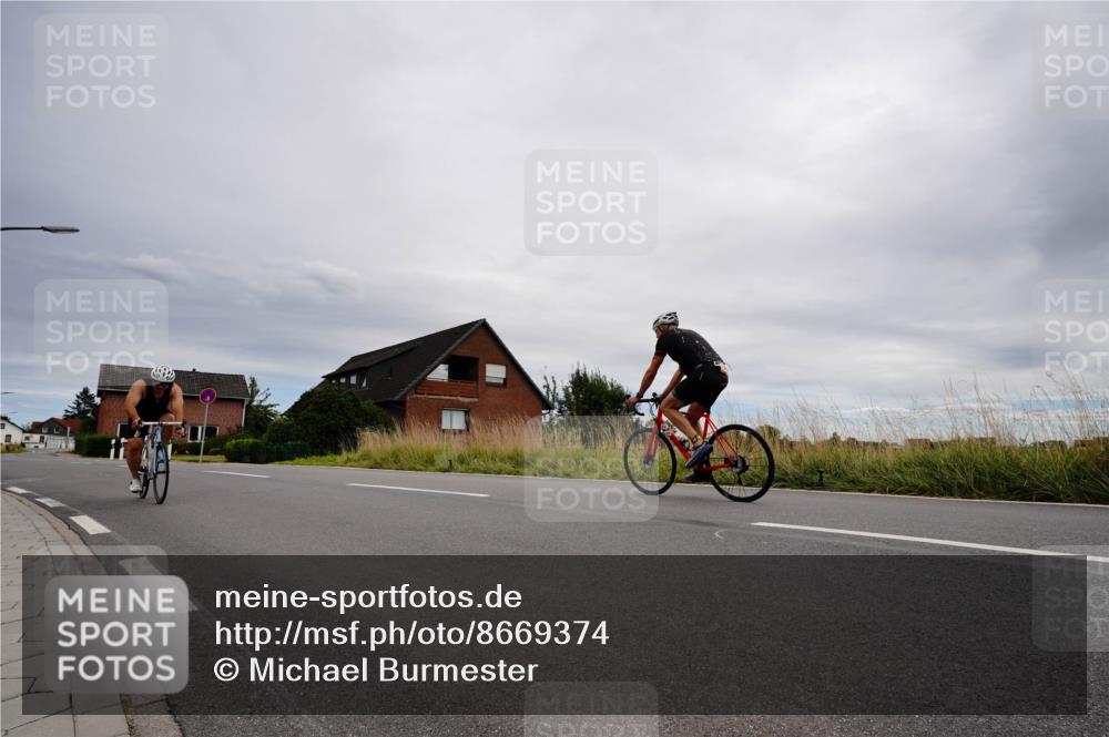 31.08.2025 - Elbe Triathlon Hamburg Michael Burmester http://msf.ph/oto/8669374 31.08.2025 14:16:16 Radfahren 131, 145 meine-sportfotos.de