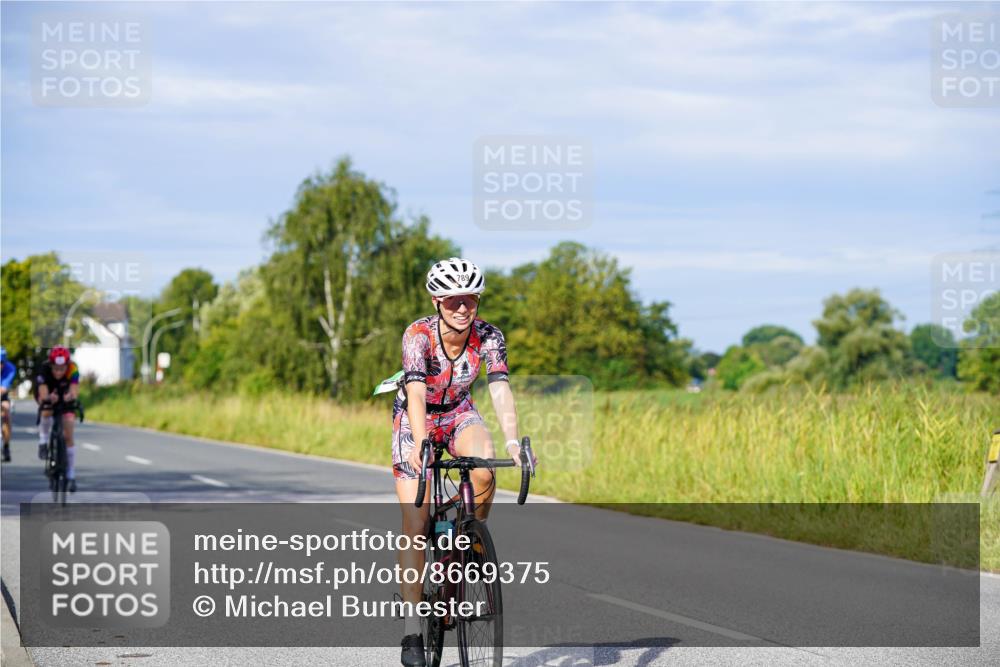 31.08.2025 - Elbe Triathlon Hamburg Michael Burmester http://msf.ph/oto/8669375 31.08.2025 09:52:31 Radfahren 327, 575, 789 meine-sportfotos.de