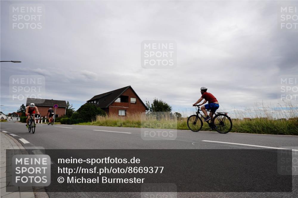 31.08.2025 - Elbe Triathlon Hamburg Michael Burmester http://msf.ph/oto/8669377 31.08.2025 14:16:18 Radfahren 131, 145 meine-sportfotos.de