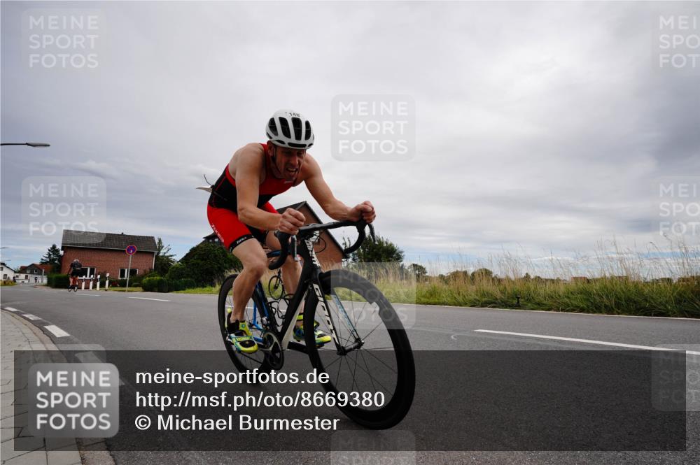 31.08.2025 - Elbe Triathlon Hamburg Michael Burmester http://msf.ph/oto/8669380 31.08.2025 14:16:19 Radfahren 131, 145 meine-sportfotos.de