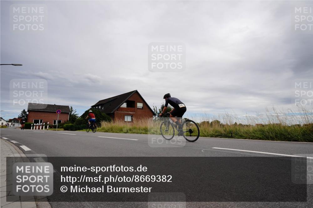 31.08.2025 - Elbe Triathlon Hamburg Michael Burmester http://msf.ph/oto/8669382 31.08.2025 14:16:19 Radfahren 131, 145 meine-sportfotos.de