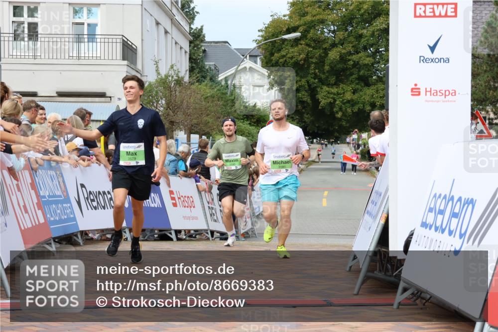 31.08.2025 - 21. Blankeneser Heldenlauf Strokosch-Dieckow http://msf.ph/oto/8669383 31.08.2025 10:55:24 Ziel 3579, 3590, 3181 meine-sportfotos.de