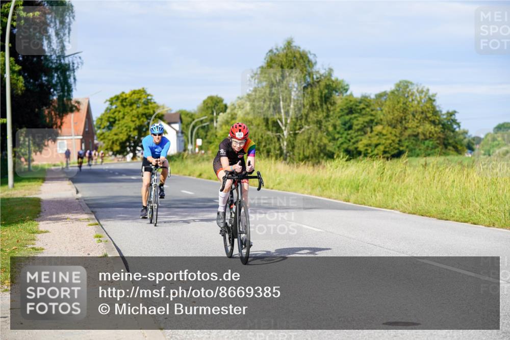 31.08.2025 - Elbe Triathlon Hamburg Michael Burmester http://msf.ph/oto/8669385 31.08.2025 09:52:32 Radfahren 327, 575, 789 meine-sportfotos.de