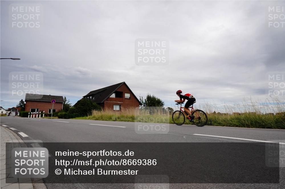 31.08.2025 - Elbe Triathlon Hamburg Michael Burmester http://msf.ph/oto/8669386 31.08.2025 14:16:27 Radfahren 150 meine-sportfotos.de