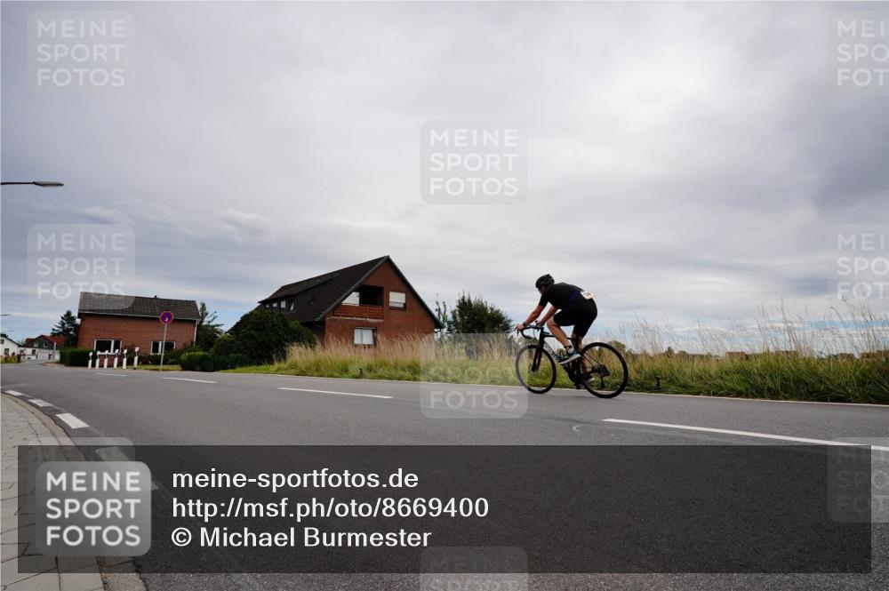 31.08.2025 - Elbe Triathlon Hamburg Michael Burmester http://msf.ph/oto/8669400 31.08.2025 14:16:48 Radfahren  meine-sportfotos.de