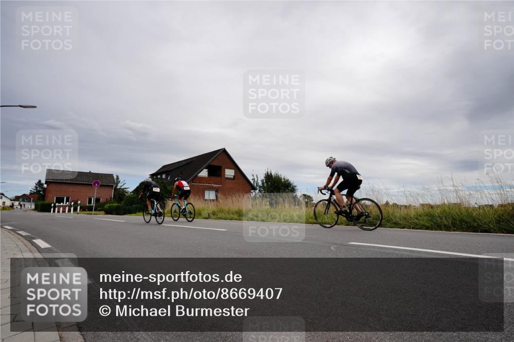 31.08.2025 - Elbe Triathlon Hamburg Michael Burmester http://msf.ph/oto/8669407 31.08.2025 14:17:01 Radfahren 141, 146 meine-sportfotos.de