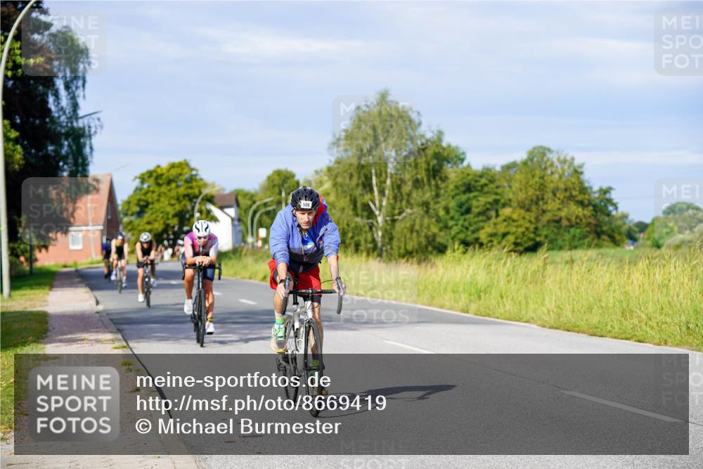 31.08.2025 - Elbe Triathlon Hamburg Michael Burmester http://msf.ph/oto/8669419 31.08.2025 09:52:44 Radfahren 606, 611, 741, 788, 809 meine-sportfotos.de