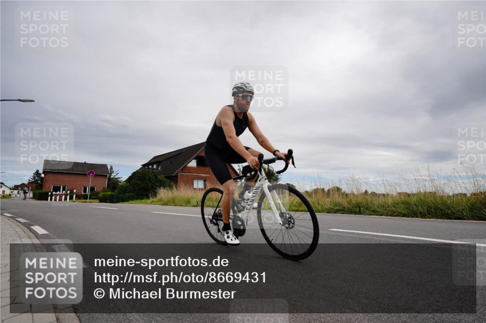 31.08.2025 - Elbe Triathlon Hamburg Michael Burmester http://msf.ph/oto/8669431 31.08.2025 14:17:43 Radfahren 149 meine-sportfotos.de