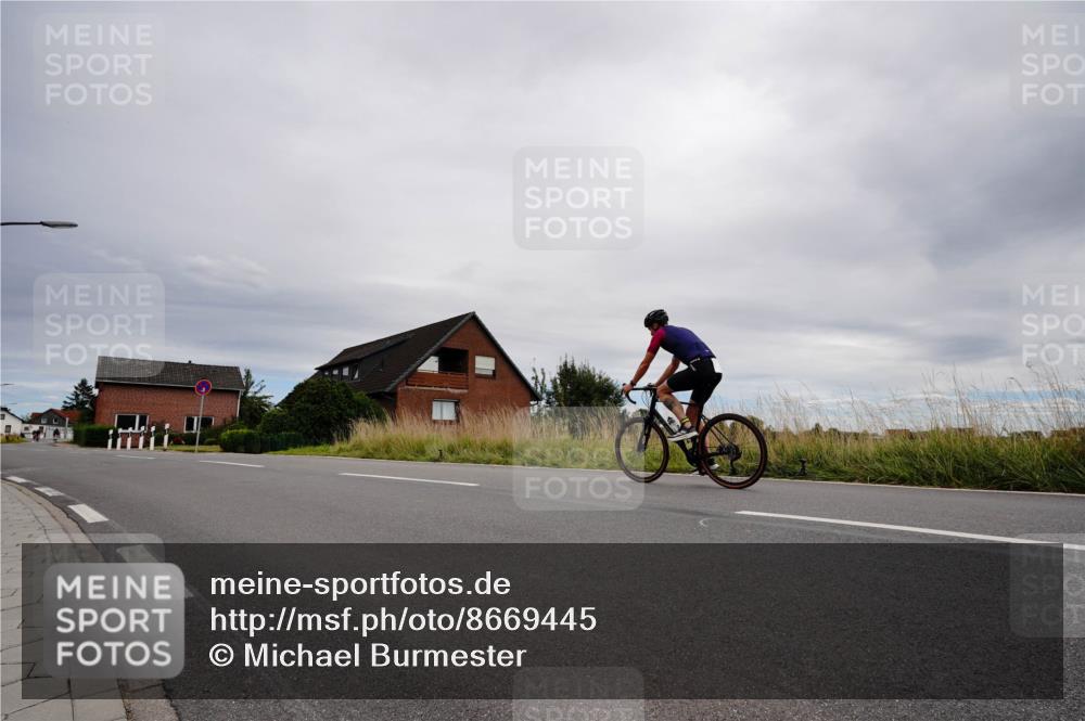 31.08.2025 - Elbe Triathlon Hamburg Michael Burmester http://msf.ph/oto/8669445 31.08.2025 14:18:29 Radfahren  meine-sportfotos.de