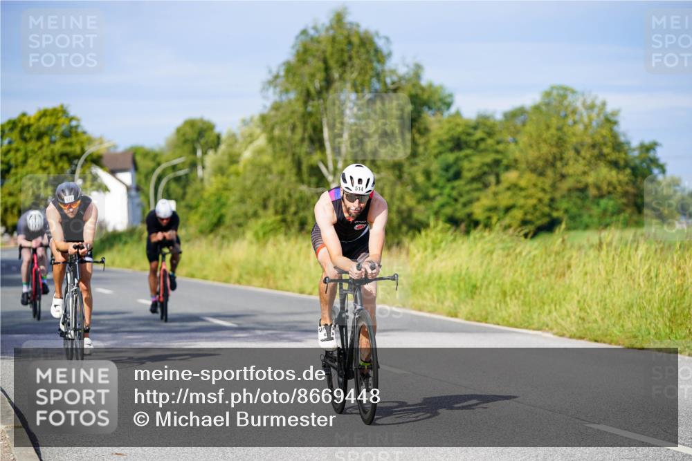 31.08.2025 - Elbe Triathlon Hamburg Michael Burmester http://msf.ph/oto/8669448 31.08.2025 09:53:00 Radfahren 454, 514, 677, 687, 736, 753, 870, 894 meine-sportfotos.de