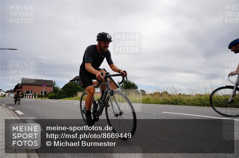 31.08.2025 - Elbe Triathlon Hamburg Michael Burmester http://msf.ph/oto/8669449 31.08.2025 14:18:40 Radfahren 143, 156 meine-sportfotos.de
