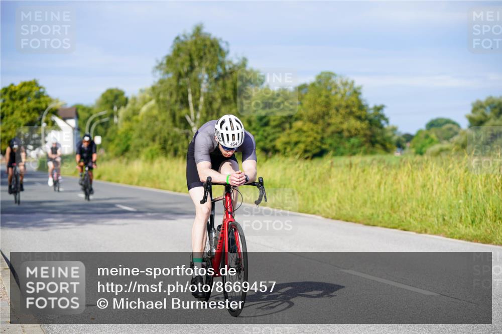 31.08.2025 - Elbe Triathlon Hamburg Michael Burmester http://msf.ph/oto/8669457 31.08.2025 09:53:02 Radfahren 454, 514, 677, 687, 704, 736, 753, 870, 894 meine-sportfotos.de