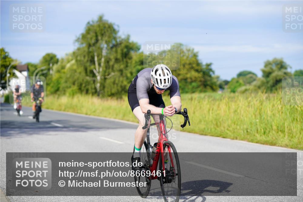 31.08.2025 - Elbe Triathlon Hamburg Michael Burmester http://msf.ph/oto/8669461 31.08.2025 09:53:03 Radfahren 454, 514, 540, 677, 687, 704, 736, 753, 870, 894 meine-sportfotos.de