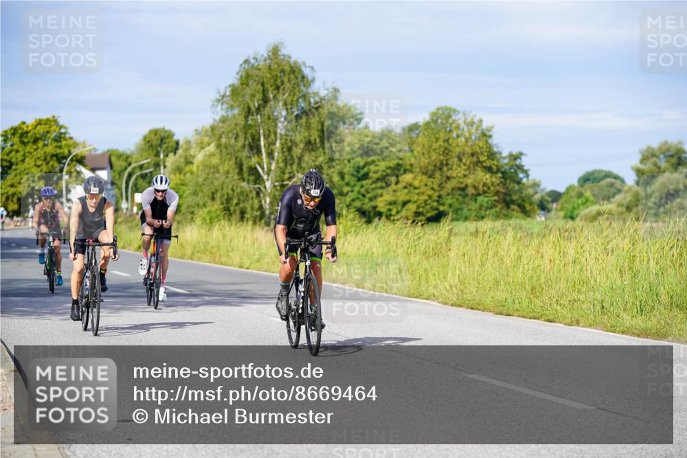 31.08.2025 - Elbe Triathlon Hamburg Michael Burmester http://msf.ph/oto/8669464 31.08.2025 09:53:04 Radfahren 454, 540, 677, 687, 704, 736, 753, 870, 894 meine-sportfotos.de