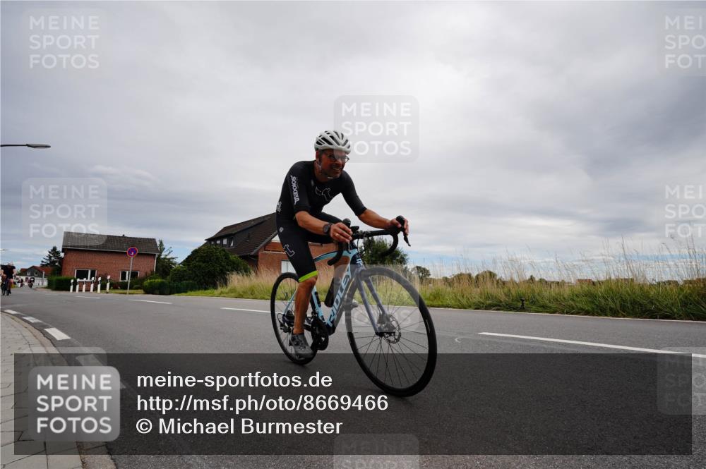 31.08.2025 - Elbe Triathlon Hamburg Michael Burmester http://msf.ph/oto/8669466 31.08.2025 14:19:19 Radfahren 151 meine-sportfotos.de