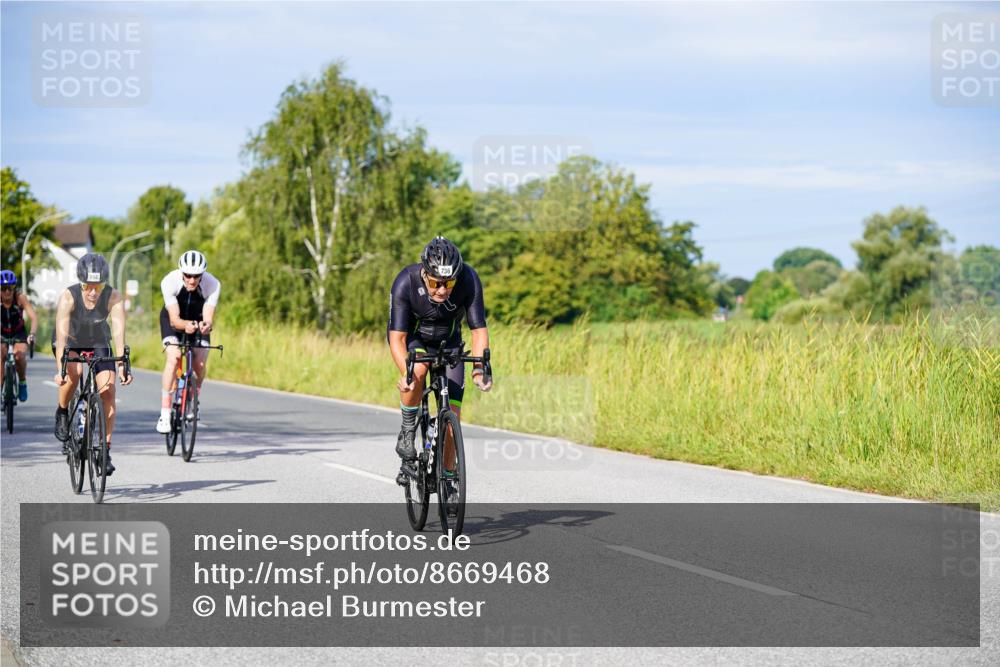 31.08.2025 - Elbe Triathlon Hamburg Michael Burmester http://msf.ph/oto/8669468 31.08.2025 09:53:05 Radfahren 453, 454, 457, 540, 687, 704, 736, 753, 870, 894 meine-sportfotos.de