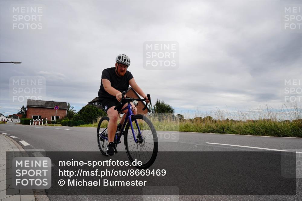 31.08.2025 - Elbe Triathlon Hamburg Michael Burmester http://msf.ph/oto/8669469 31.08.2025 14:19:22 Radfahren 126, 132, 151 meine-sportfotos.de