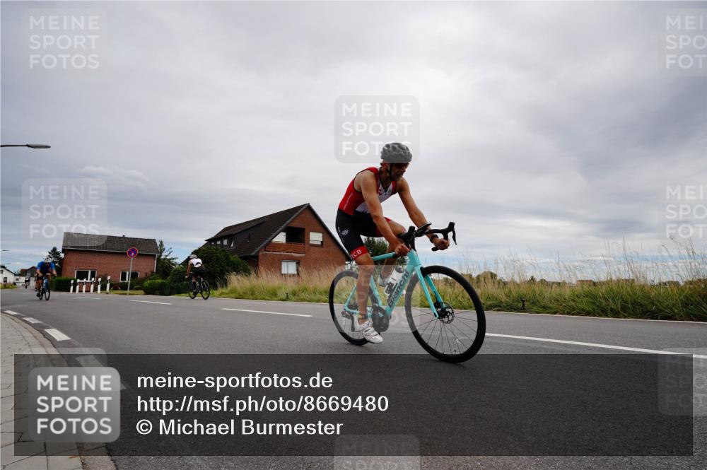 31.08.2025 - Elbe Triathlon Hamburg Michael Burmester http://msf.ph/oto/8669480 31.08.2025 14:19:36 Radfahren 123, 127 meine-sportfotos.de