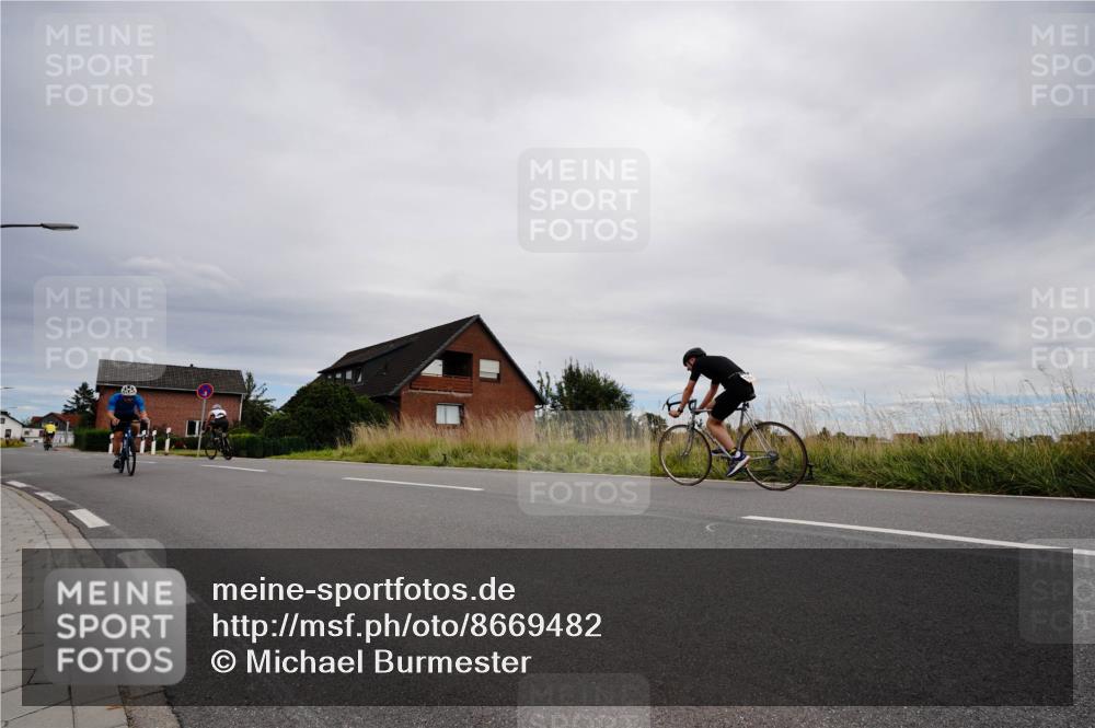 31.08.2025 - Elbe Triathlon Hamburg Michael Burmester http://msf.ph/oto/8669482 31.08.2025 14:19:36 Radfahren 123, 127 meine-sportfotos.de