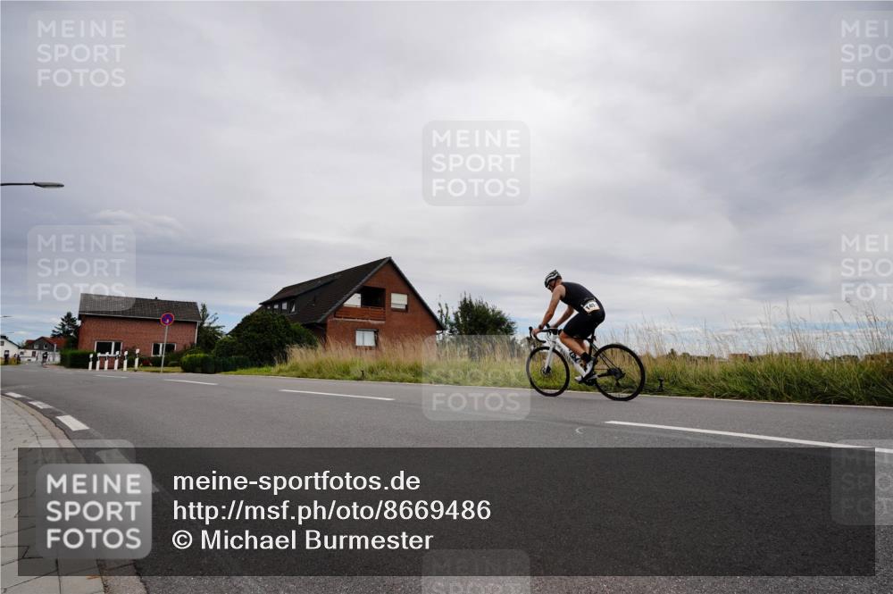 31.08.2025 - Elbe Triathlon Hamburg Michael Burmester http://msf.ph/oto/8669486 31.08.2025 14:19:45 Radfahren 164 meine-sportfotos.de
