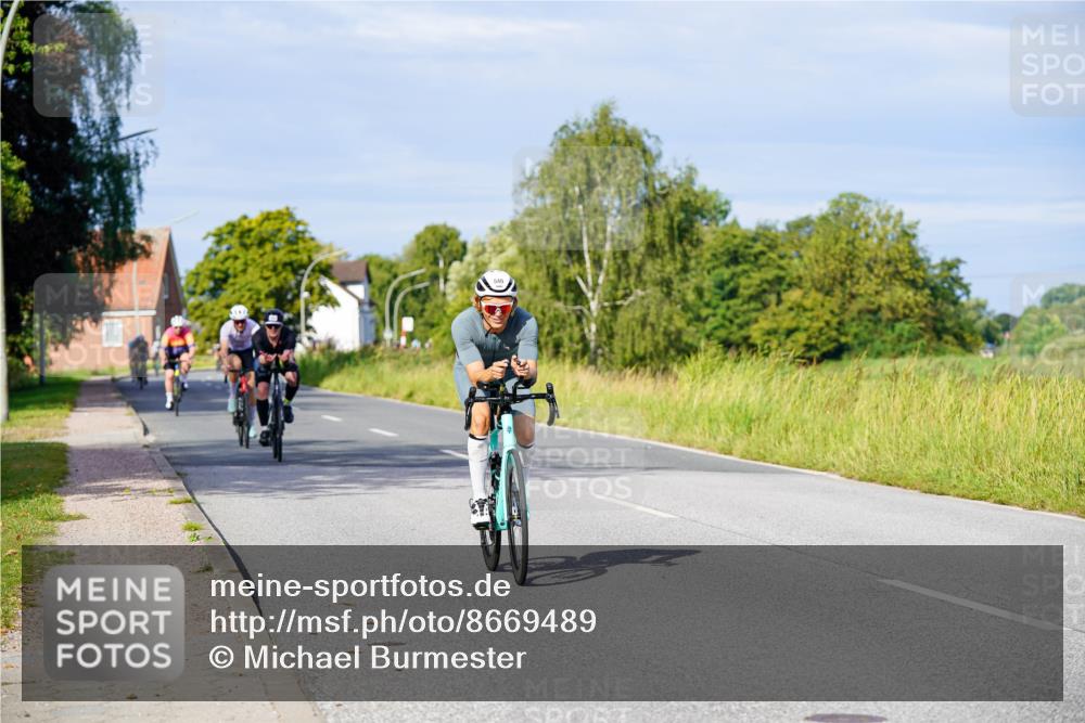 31.08.2025 - Elbe Triathlon Hamburg Michael Burmester http://msf.ph/oto/8669489 31.08.2025 09:53:10 Radfahren 453, 457, 503, 540, 704, 870 meine-sportfotos.de