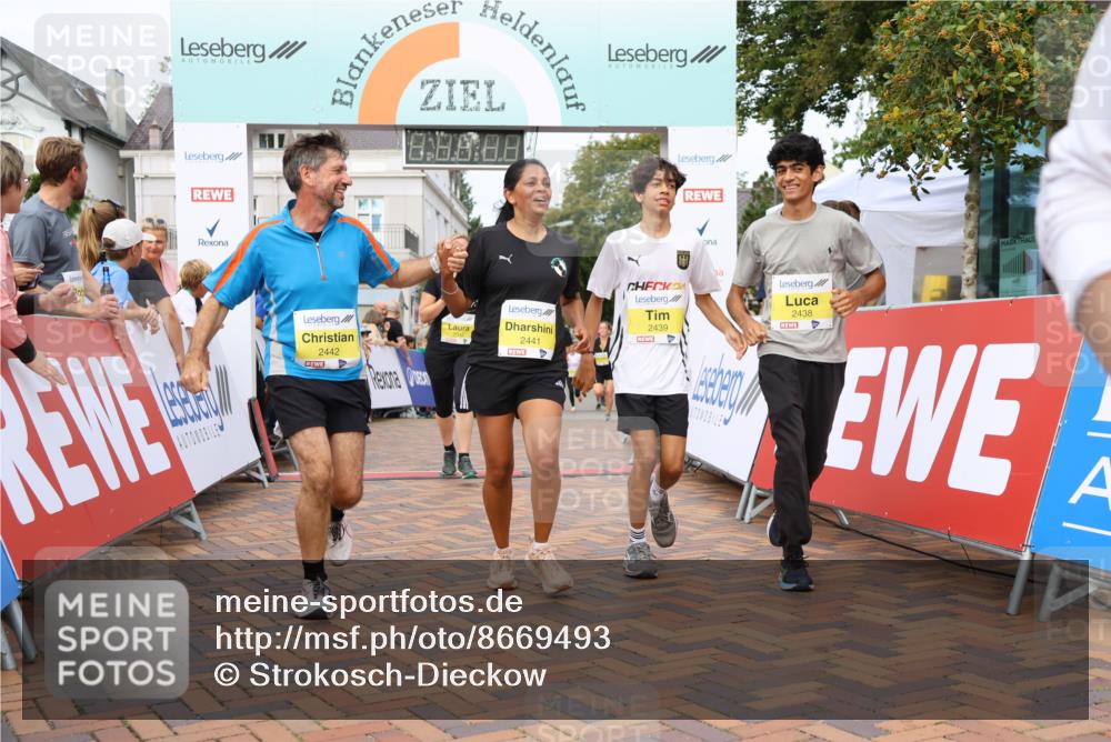 31.08.2025 - 21. Blankeneser Heldenlauf Strokosch-Dieckow http://msf.ph/oto/8669493 31.08.2025 10:34:48 Ziel 2524, 2244, 2021, 2214, 2215, 2655, 2298, 2488, 2438, 2439, 2349, 2441, 2442, 2350, 2048 meine-sportfotos.de