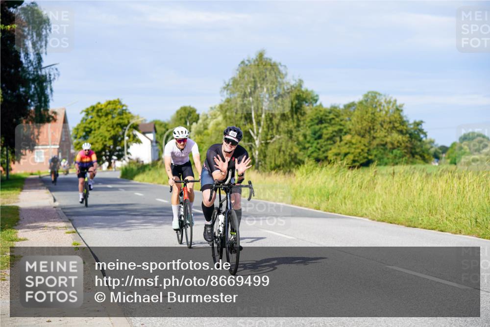 31.08.2025 - Elbe Triathlon Hamburg Michael Burmester http://msf.ph/oto/8669499 31.08.2025 09:53:11 Radfahren 405, 453, 457, 503, 540, 704 meine-sportfotos.de