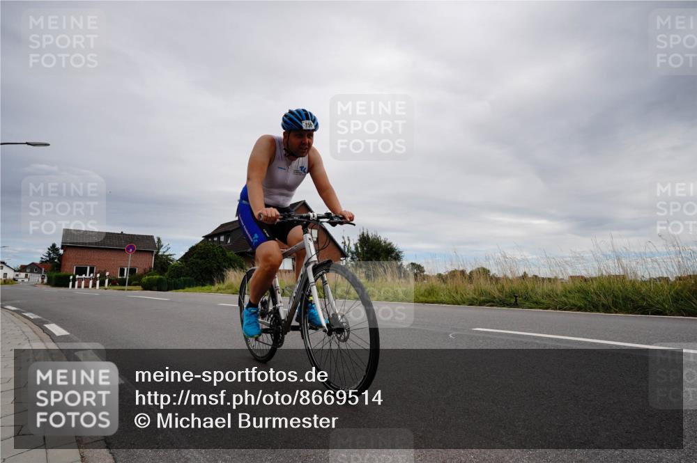 31.08.2025 - Elbe Triathlon Hamburg Michael Burmester http://msf.ph/oto/8669514 31.08.2025 14:21:20 Radfahren  meine-sportfotos.de