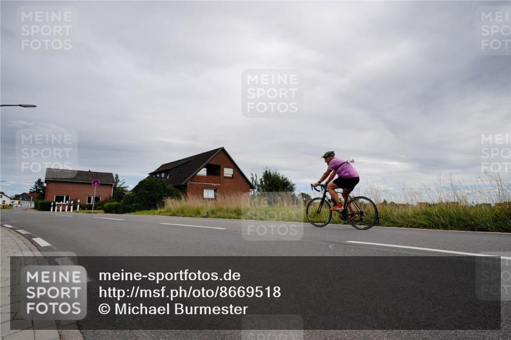 31.08.2025 - Elbe Triathlon Hamburg Michael Burmester http://msf.ph/oto/8669518 31.08.2025 14:21:44 Radfahren 130 meine-sportfotos.de